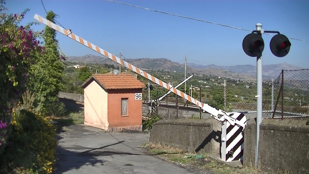 Spoorwegovergang Mascali (I) // Railroad crossing // Passaggio a livello