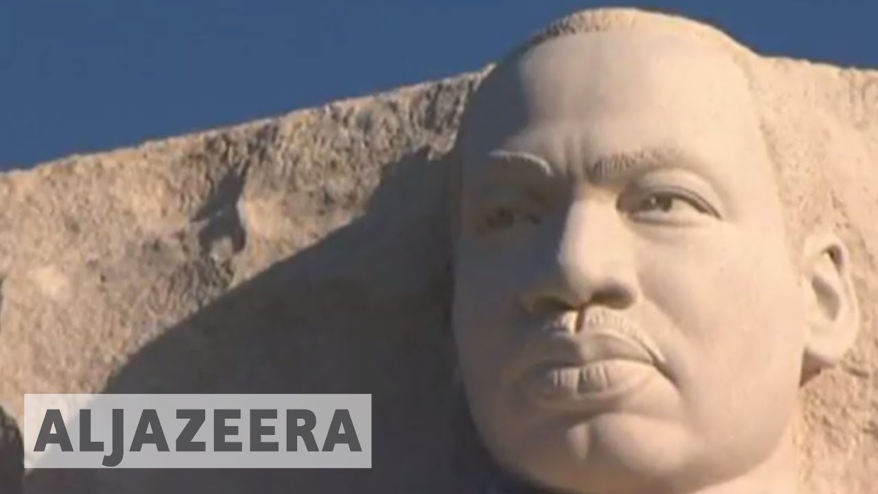 الكشف عن نصب تذكاري لمارتن لوثر كينغ