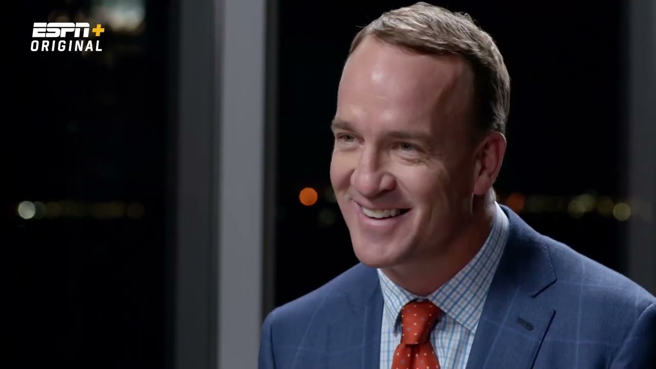 Peyton Manning talks with his brother Eli Manning about his career with the New York Giants