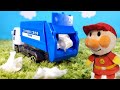 アンパンマン！おもちゃ　アニメ☆【はたらくくるま】ポイ捨てはやめようね♡ごみ収集車でおそうじ♫【清掃車】【ゴミ収集車】【trash】【Littering】