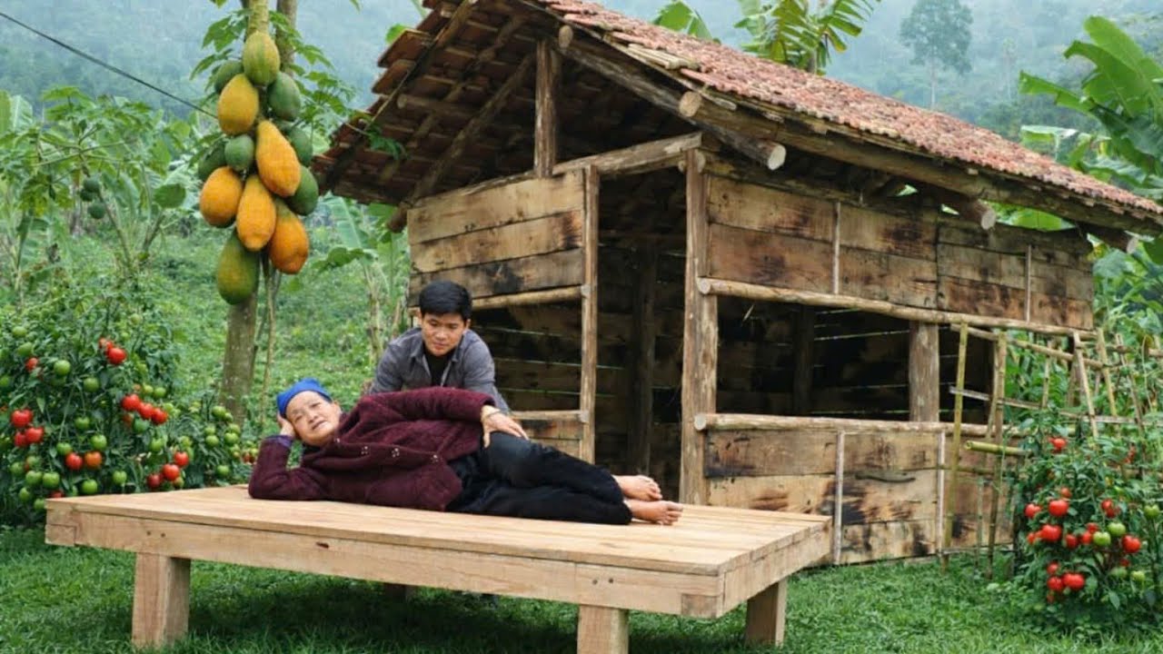 CEO Trieu Khang handcrafts a wooden bed for a lonely elderly woman in winter