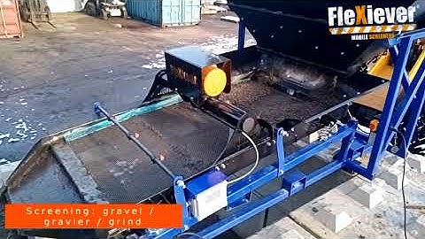 FleXiever Mini Screener with 1,2m³ hopper screening gravel (grind / gravier).