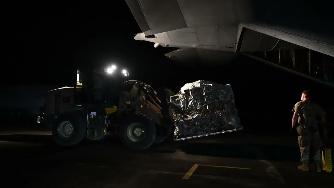 153rd AW, 36th CRS complete cargo offload during REFORPAC