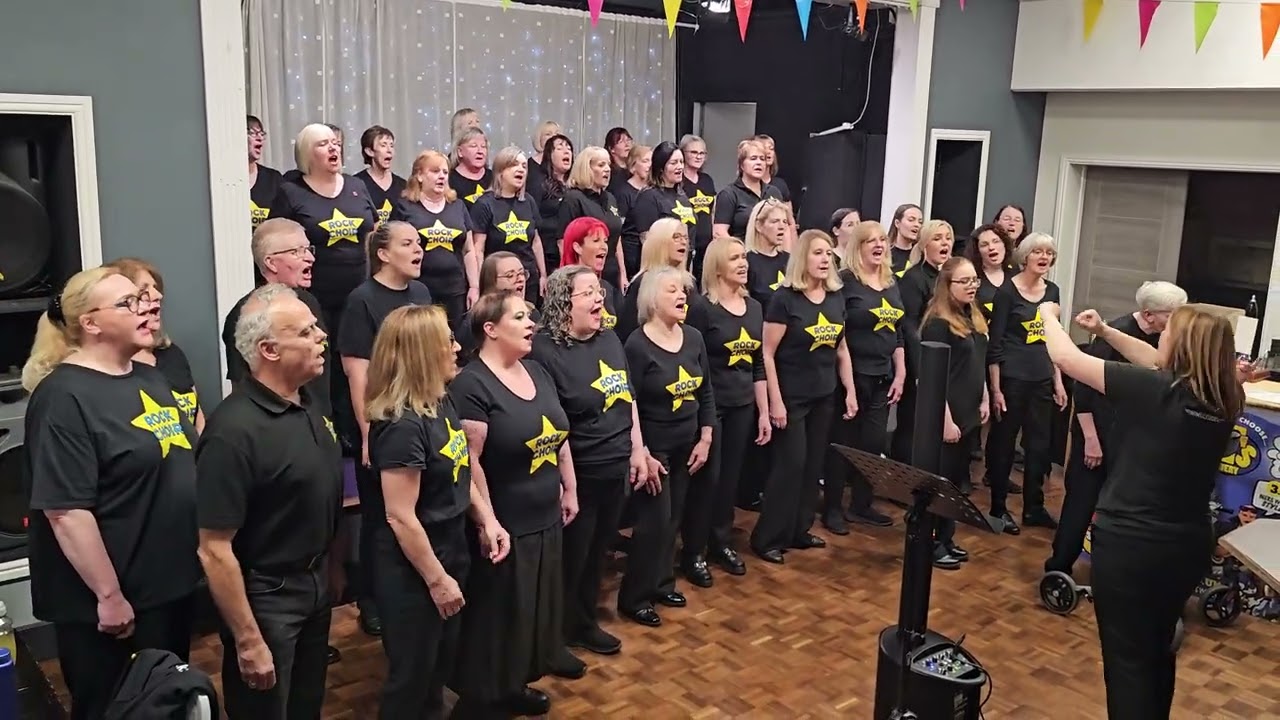 😀 HALLELUJAH WARRINGTON ROCK CHOIR at Burtonwood Beer Festival 8th November 2025 😀
