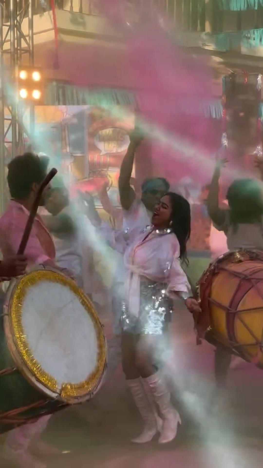 Holiya mein ude re gulal #holisong #dance #song #manisharani #abhishekkumar