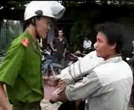 Video canh sat giao thong danh nguoi - youtube