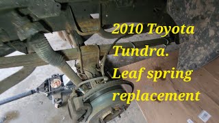 2010 Toyota Tundra rear leaf spring replacement. Changing out the broken Tundra leaf spring.