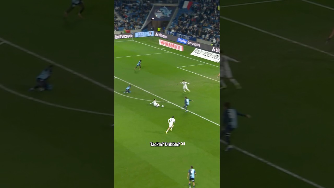 That move by Warren Zaïre-Emery 👌 #Ligue1 #PSG #ZaireEmery