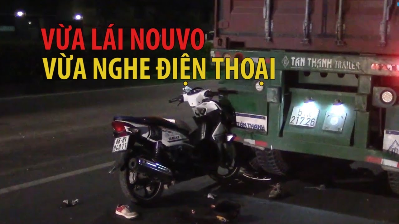 Thanh niên lái Nouvo nghe điện thoại và hậu quả khó lường