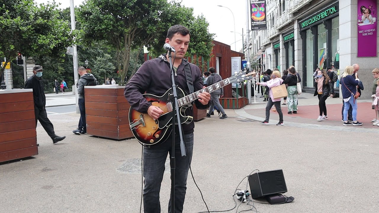 Amazing Guitarist John Mahon sings for the first time in public... "All Of Me" (Louis Armstrong).