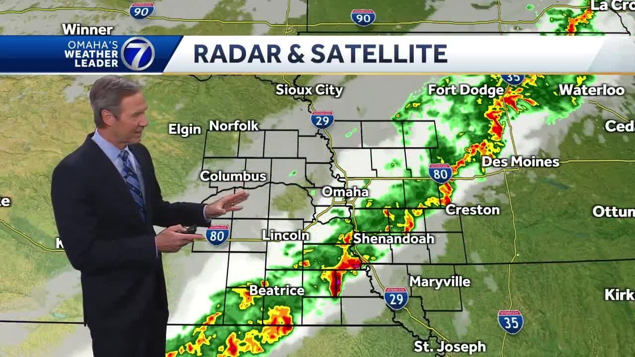Tracking rain overnight around Omaha - YouTube