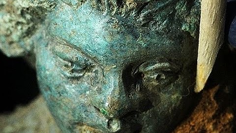 Conserving Bronze: The Lamp with Erotes from Vani