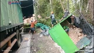 Jln. Lintas barat Sedayu, laka lantas 2 mobil 1 partai tuburan beruntun