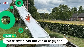 Jongens bouwen mega-glijbaan in hun tuin