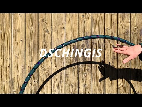 Dieses Video zeigt unser Hula Hoop Modell &quot;Dschingis&quot; in Bewegung bei Sonnenlicht. Tapes: Magic rainbow holographic black / 24 mm dark green gripDieses Model...