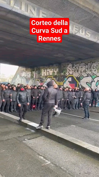 Il corteo della Curva Sud del Milan a Rennes #milan #rennes #curvasud #tifosi #support #ultras