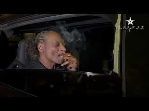 Snoop Dogg Smokes Joint With The Paparazzi Before Quitting Smoking.
