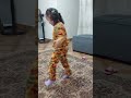 بنت صغيره ترقص رقصه غريبه عجيبه 
