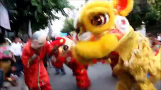 งาน 17 เมษาวันคล้ายวันพระราชสมภพพระบาทสมเด็จพระเจ้าตากสินมหาราช 52 การแสดงหน้าศาล