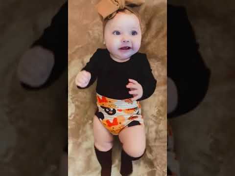 فرحة طفل جميل 