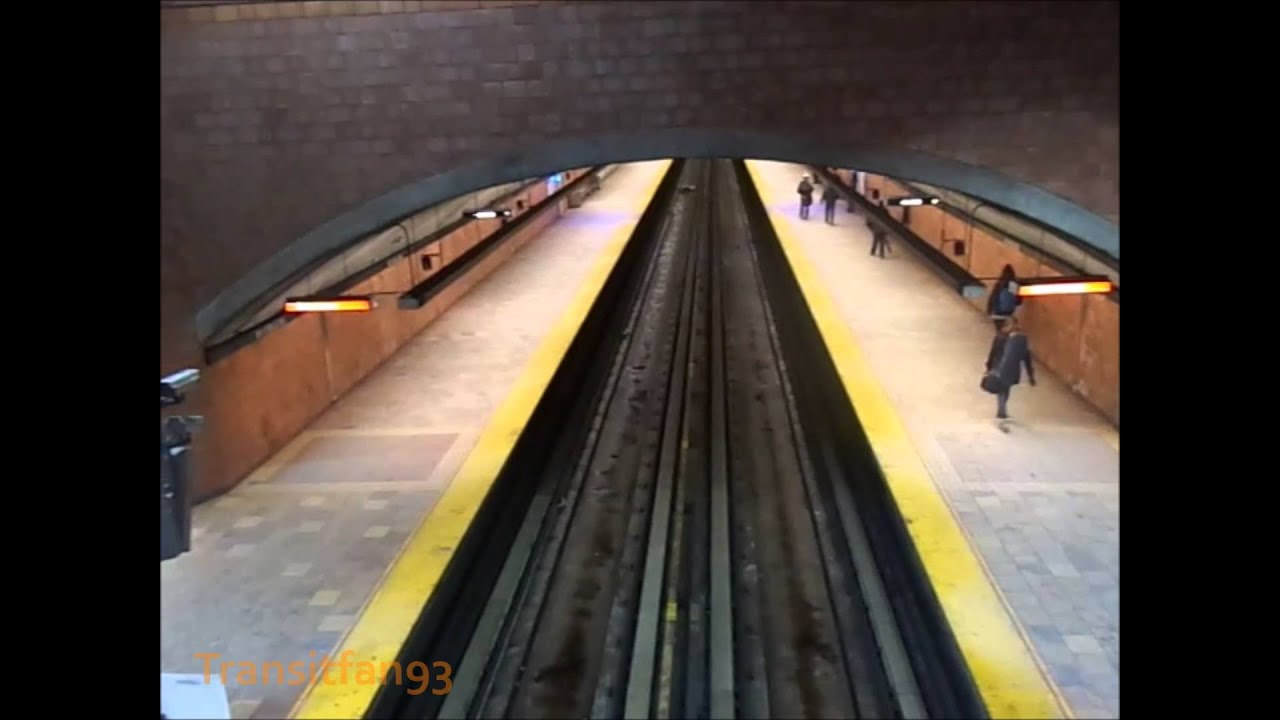 DU COLLEGE MONTREAL METRO STATION