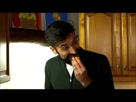 António Raminhos improvisa na hora de fazer o jantar  | Missão: 100% Português | RTP