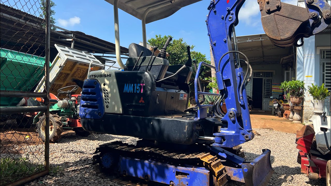 Xe đào mm15t tay lái kẹp nách hoạt động nhanh lẹ ae mua gọi 0972845124