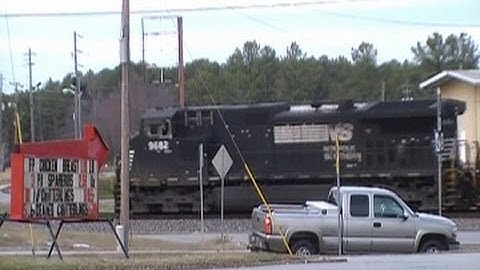 Piggly Wiggly View Train 174 12-26-11.mpg