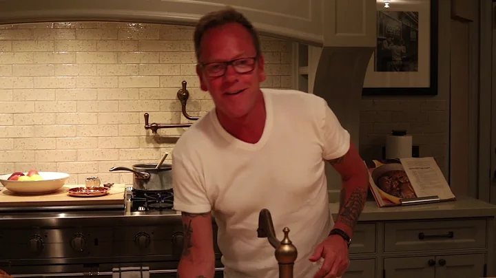 Kiefer Sutherland cooks Chicken & Stuffing