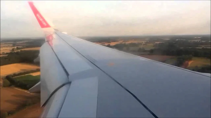 Wizz Air A320-200 landing at London Luton