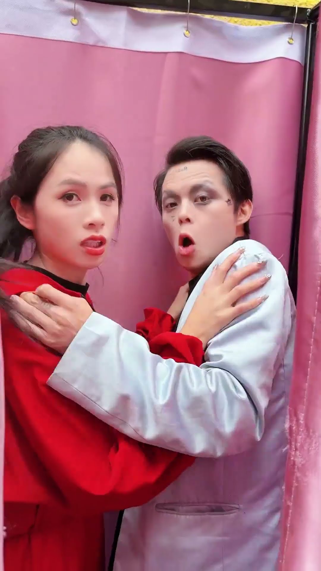 天使为什么出现在帘子里面？#小丑 #天使 #超人不会飞 #shorts