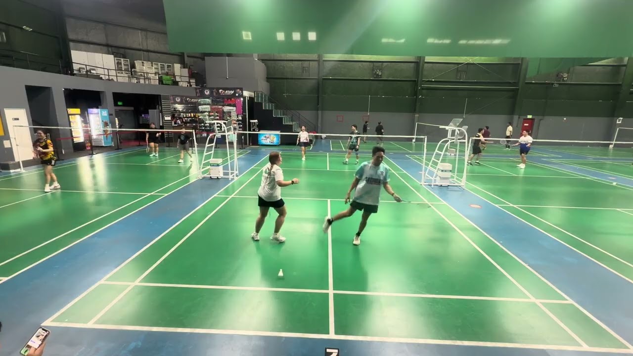 Wendy & Gilbert Vs Chelle & Drey