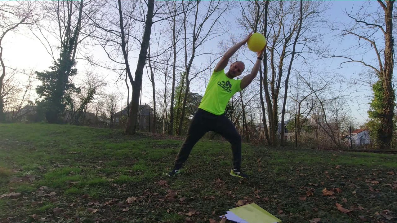 Gym senior : cours de gym douce avec un ballon