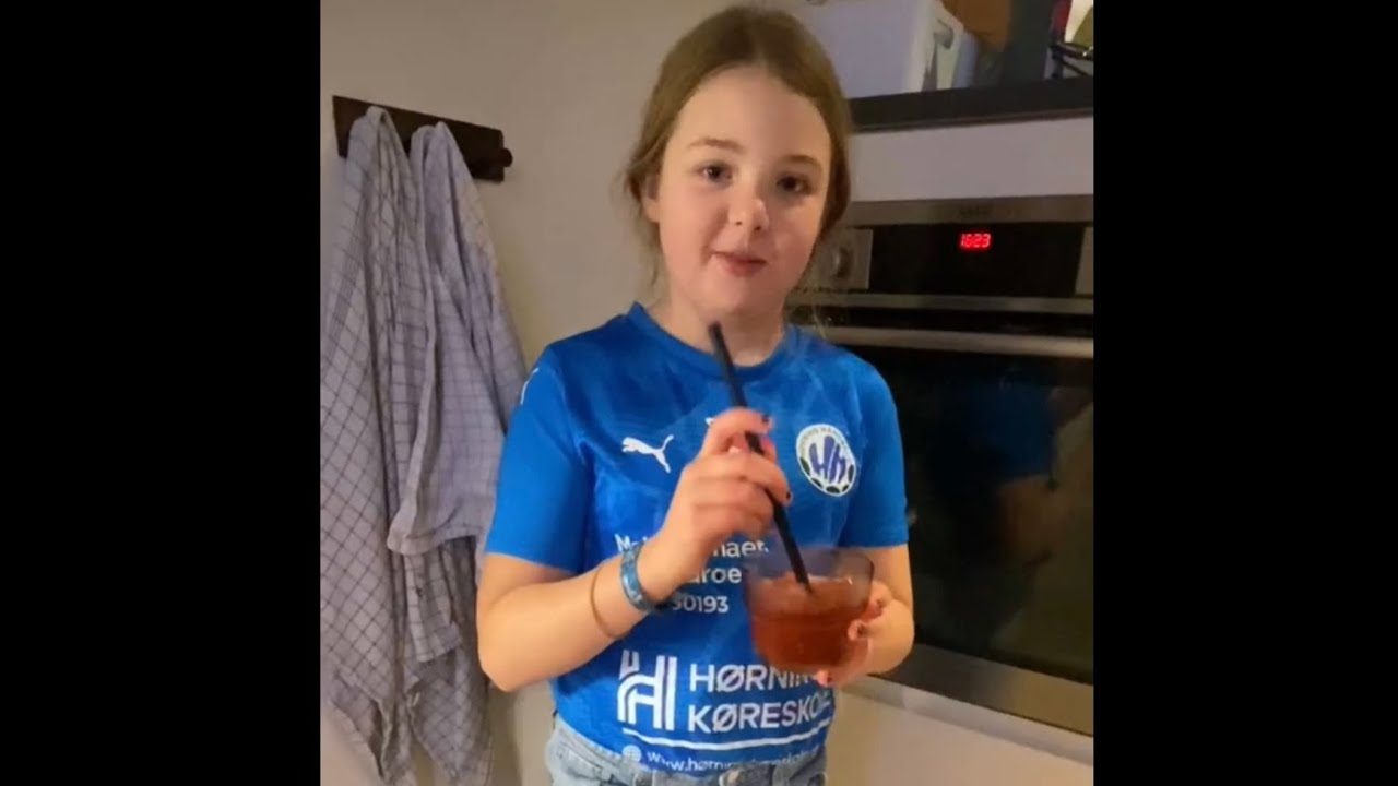 Jeg laver hjemmelavet slush ice i sneen ⛄️❄️