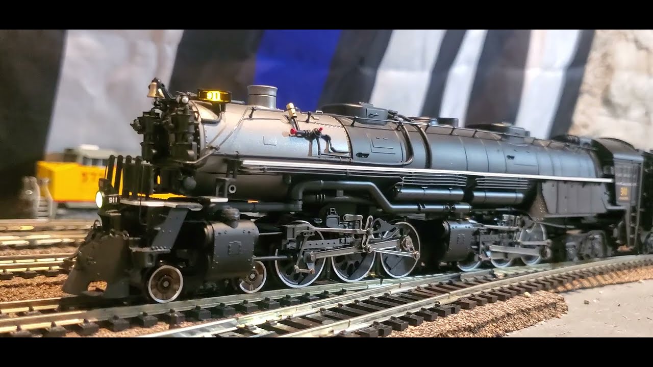 SP&S Challenger #911 hauling the beer train - YouTube