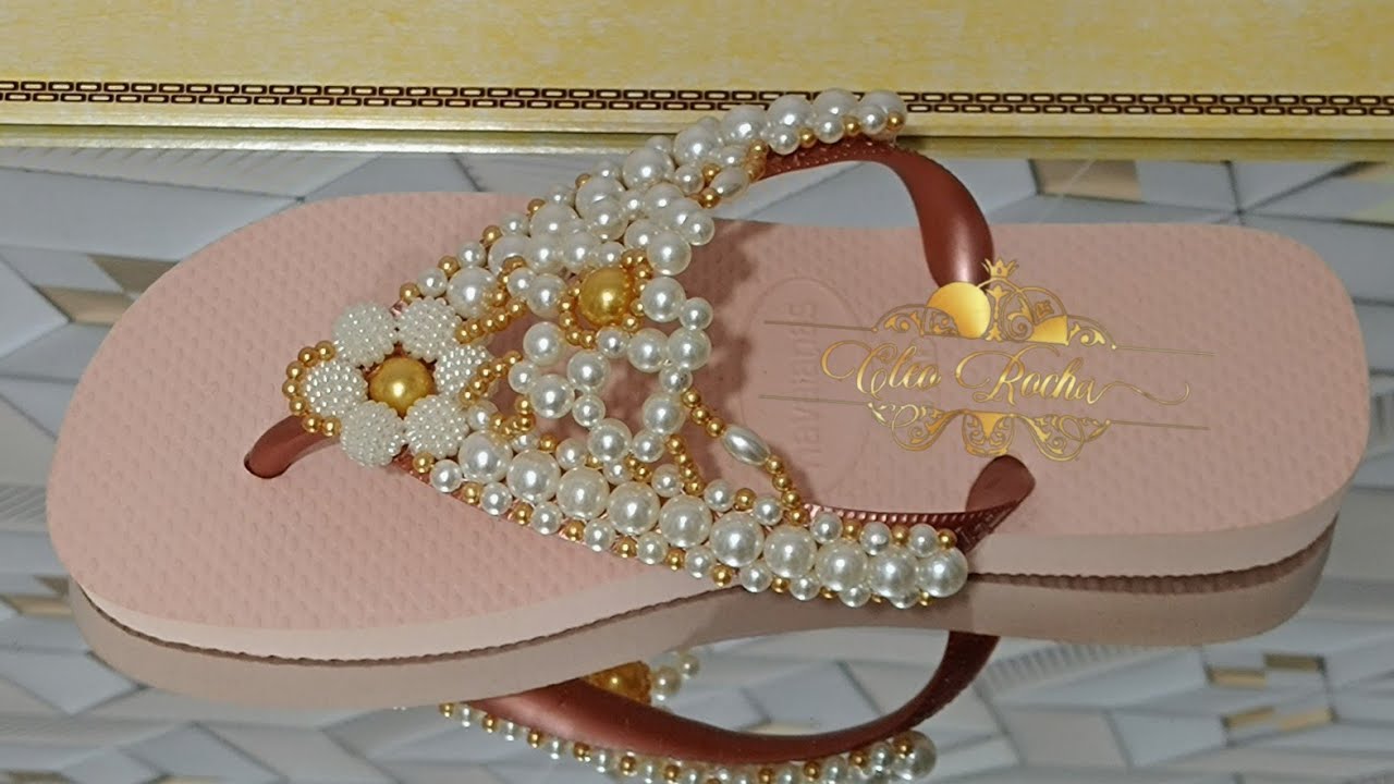 Chinelo com trama de pérolas direto na correia #comofazer chinelo