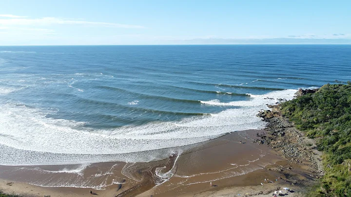 Surfing Agnes Waters / 1770 in 2022 - Pumping Wave...