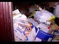 Зловонная квартира — одесситка до потолка забила своё жильё мусором