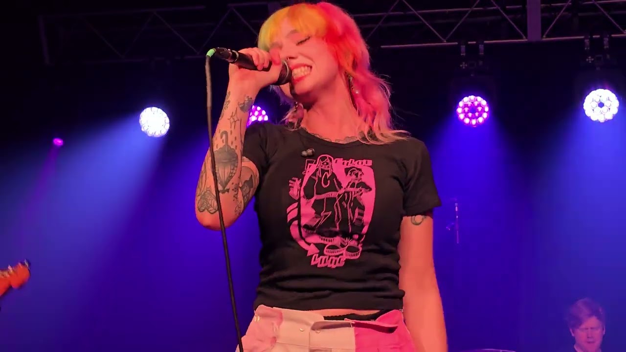 Diva Bleach - Hate Me