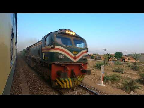 Fastest Train Crossing Between Musapak Express & Allama Iqbal Express At Mohsinwal