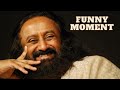 Rare and funny moment with gurudev watch till the end gurudev