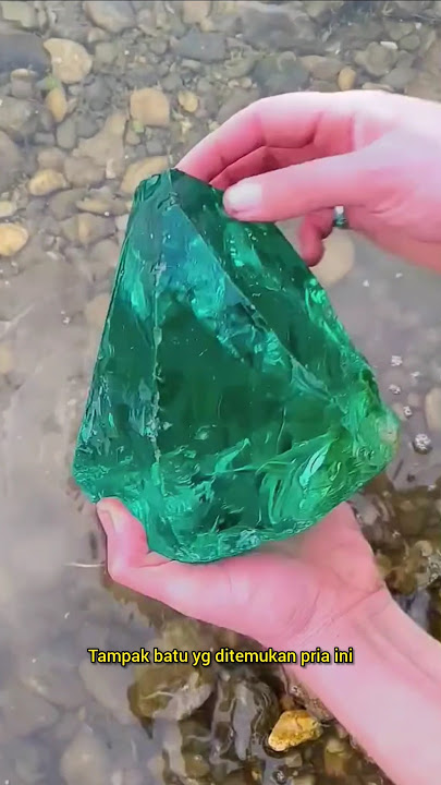 tak sengaja menemukan batu kristal hijau