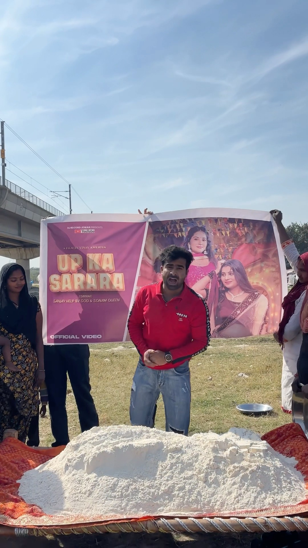 मेरे गाने की सारी कमायी ग़रीब फ़ैमिली नाम ❤️? #humanity #respect #helping #trending #viralvideo