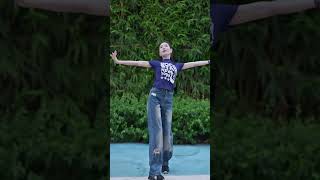藏族锅庄舞, 美丽的藏族姑娘  -索朗旦措