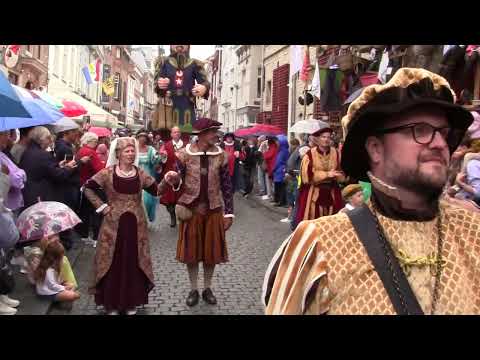 Maastricht in de Reuzenstoet van Bergen op Zoom. Giganticus.