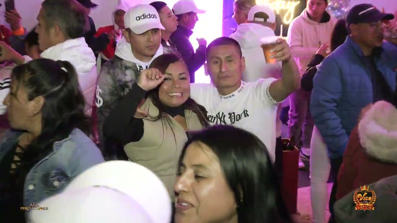 MADRE HAY UNA SOLA - VICO Y SU GRUPO KARICIA...FELIZ CUMPLEAÑOS 