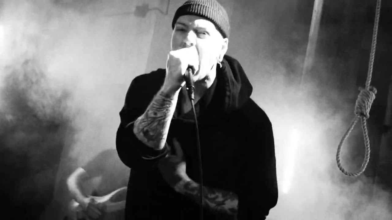 HENRET - Drown (OFFICIAL MUSIC VIDEO) auf YouTube ansehen HENRET - Drown (OFFICIAL MUSIC VIDEO) auf YouTube ansehen