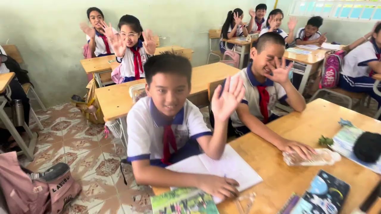 EM ĐI GIỮA BIỂN VÀNG | LỚP 5A2 TRƯỜNG TH XUYÊN MỘC