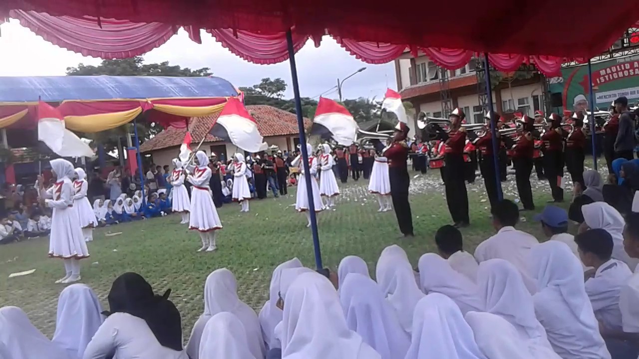 Marching band smkn2 kab tangerang bersholawat - YouTube