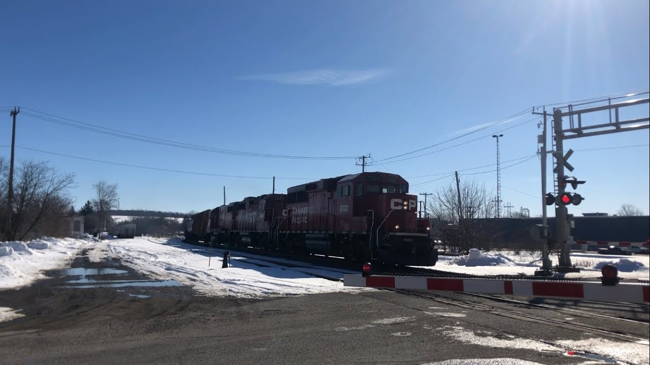 OSR RS18u 182 idling and departing the CP Woodstock Yard and CP H88